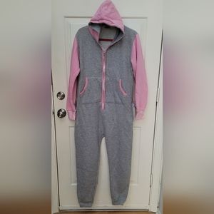 Skyline Wears Women's onepiece jumpsuit sleepwear. Medium. Very good condition